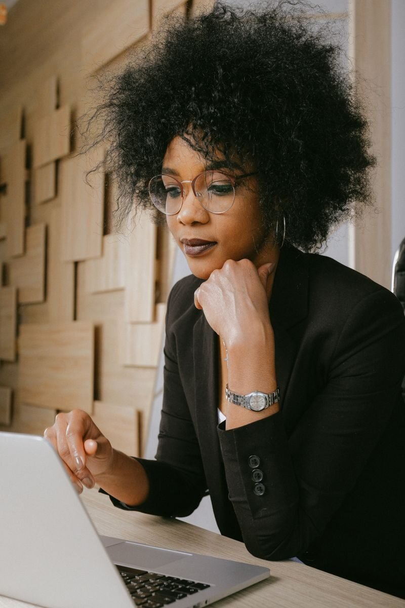 African entrepreneur learning AI and digital skills at Motunbiz Academy